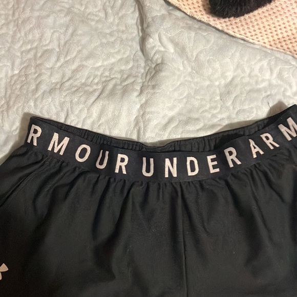 Black under armor shorts - Picture 5 of 6